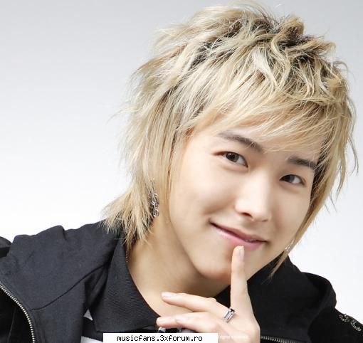 Sungmin (Lee Sung-min) - Data nasterii: 1 Ianuarie 1986 Nume Adevarat: Lee - Super Junior