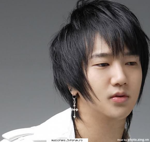data nasterii: 24 august 1984
nume adevarat: kim de scena: yesung


  este un cantaret korean de